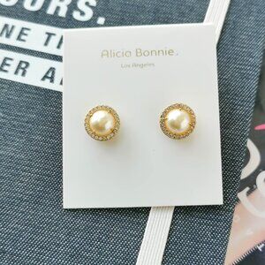 NWT Alicia Bonnie The Real Me gold Pearl Earrings